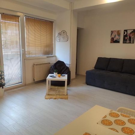 City Center White Apartment! Skopje Bagian luar foto