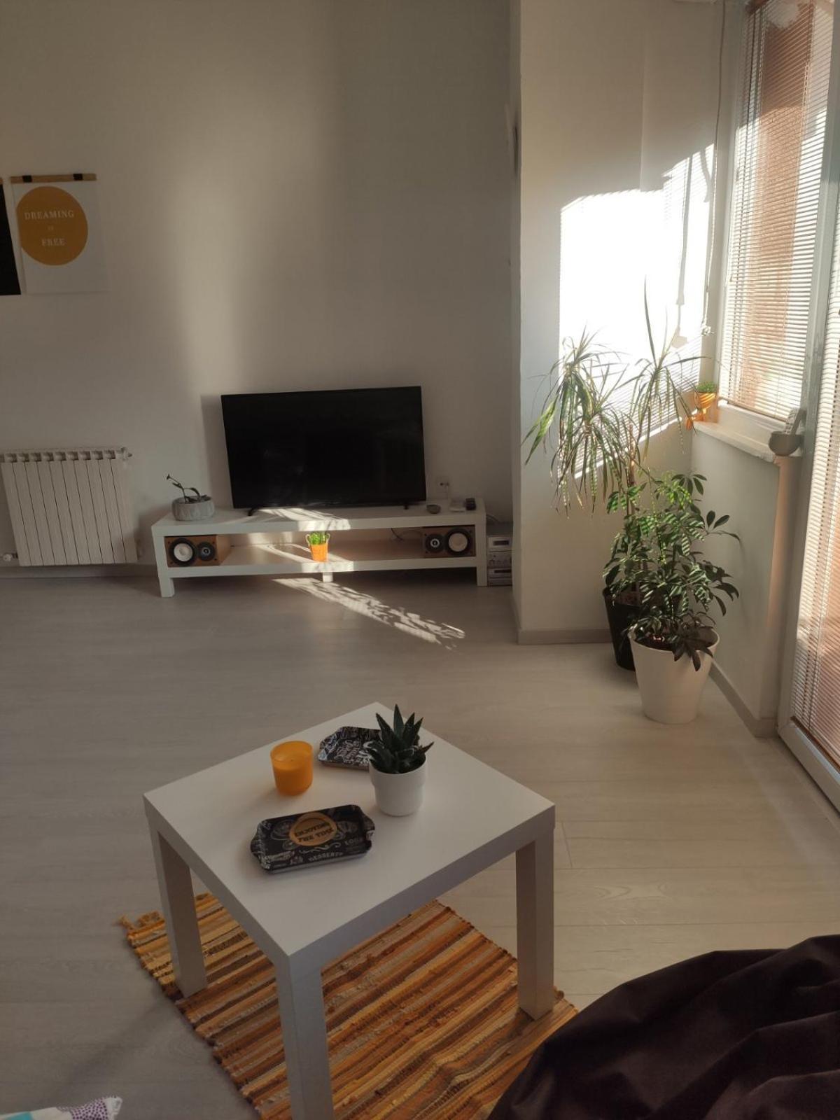 City Center White Apartment! Skopje Bagian luar foto