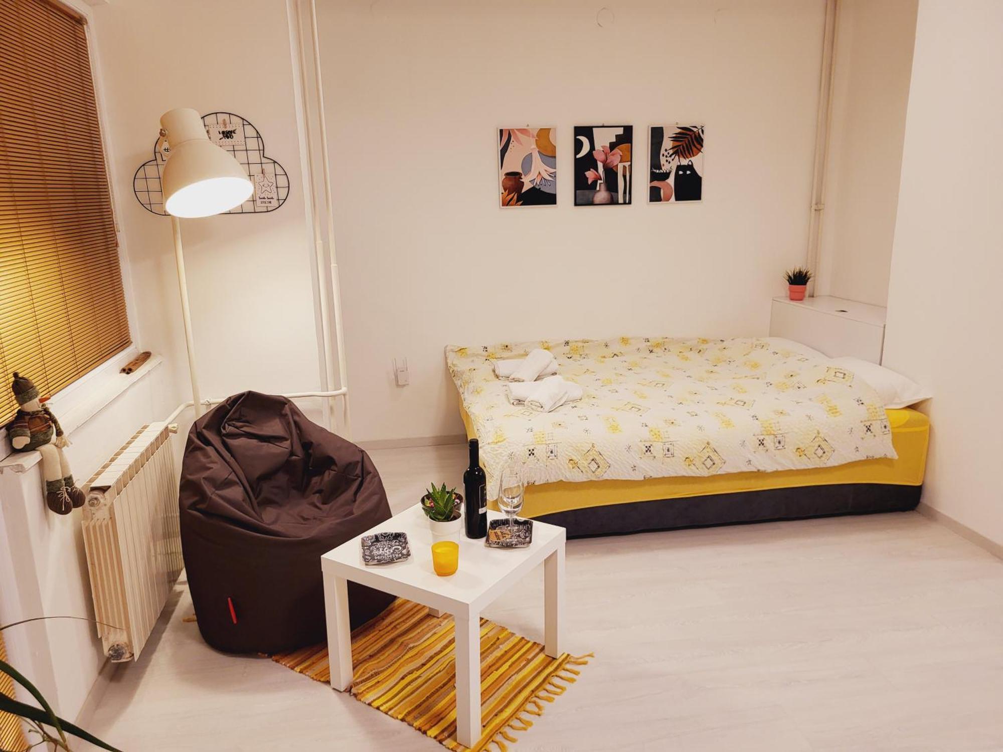 City Center White Apartment! Skopje Bagian luar foto