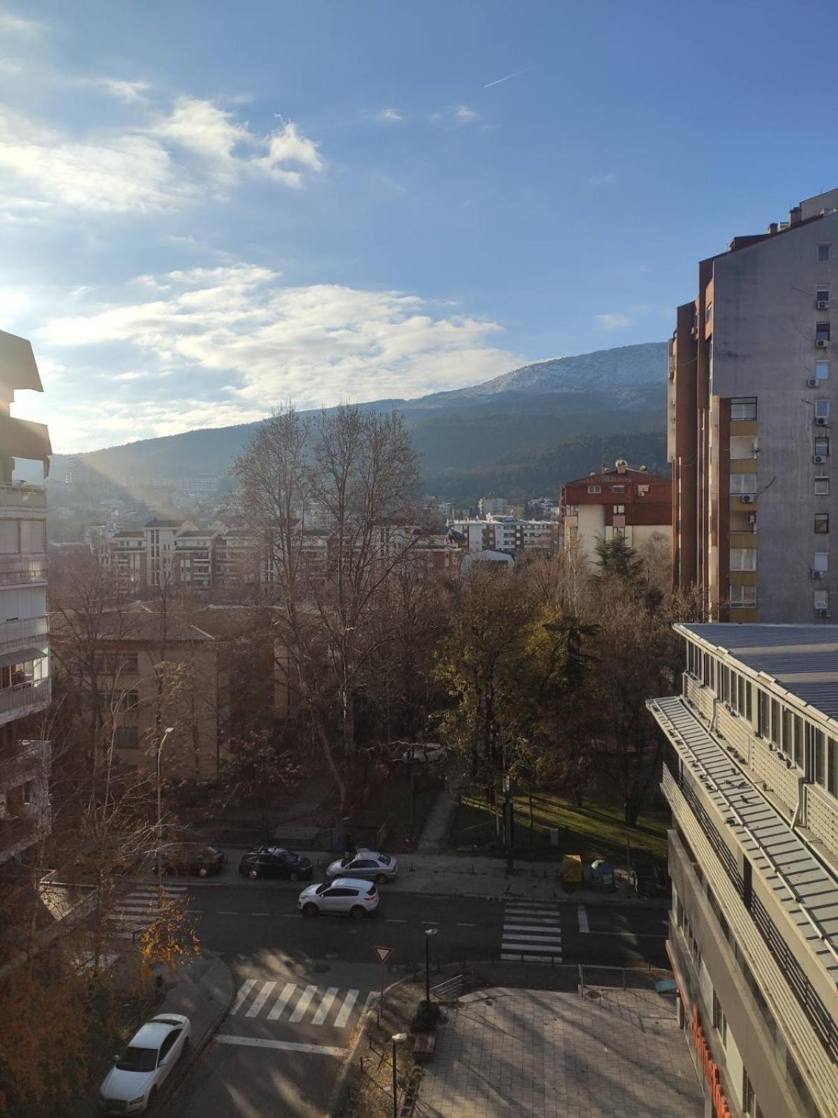 City Center White Apartment! Skopje Bagian luar foto