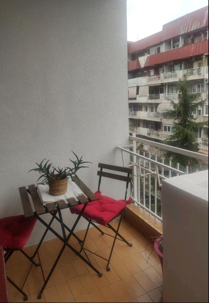 City Center White Apartment! Skopje Bagian luar foto